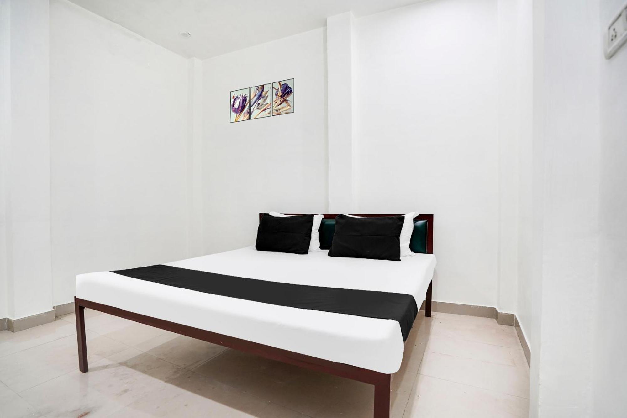 Hotel O The Moon Bareilly Exterior photo